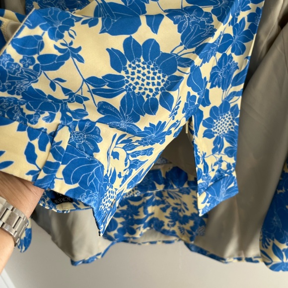 Reimagined by J Crew Cream and Blue Floral Viscose Blazer and Matching Pants - Picture 5 of 7